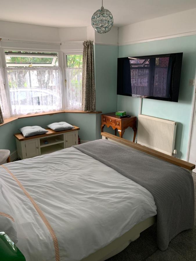 Debbie'S Digs Hotell Ashford  Exteriör bild