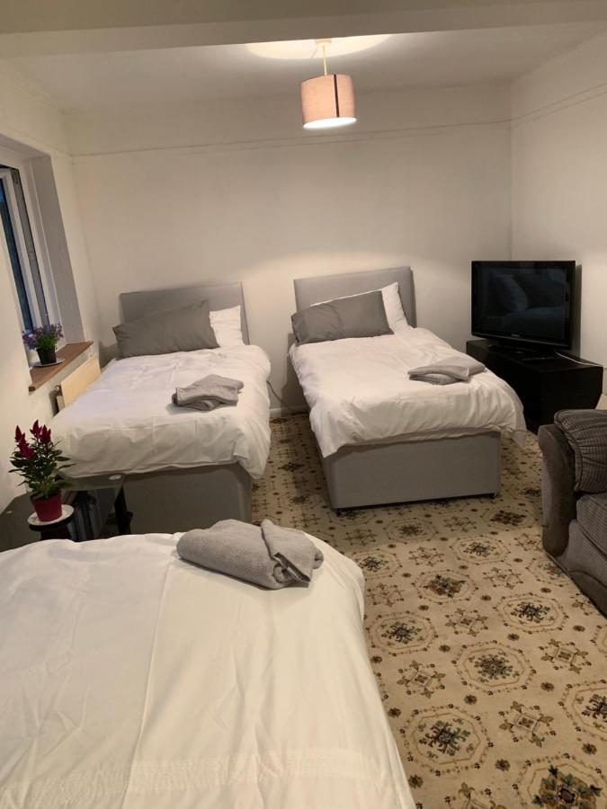 Debbie'S Digs Hotell Ashford  Exteriör bild
